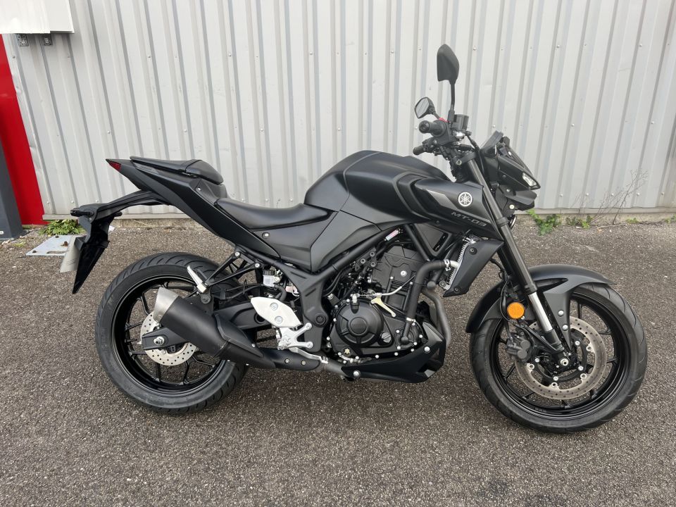 YAMAHA MT-03 4