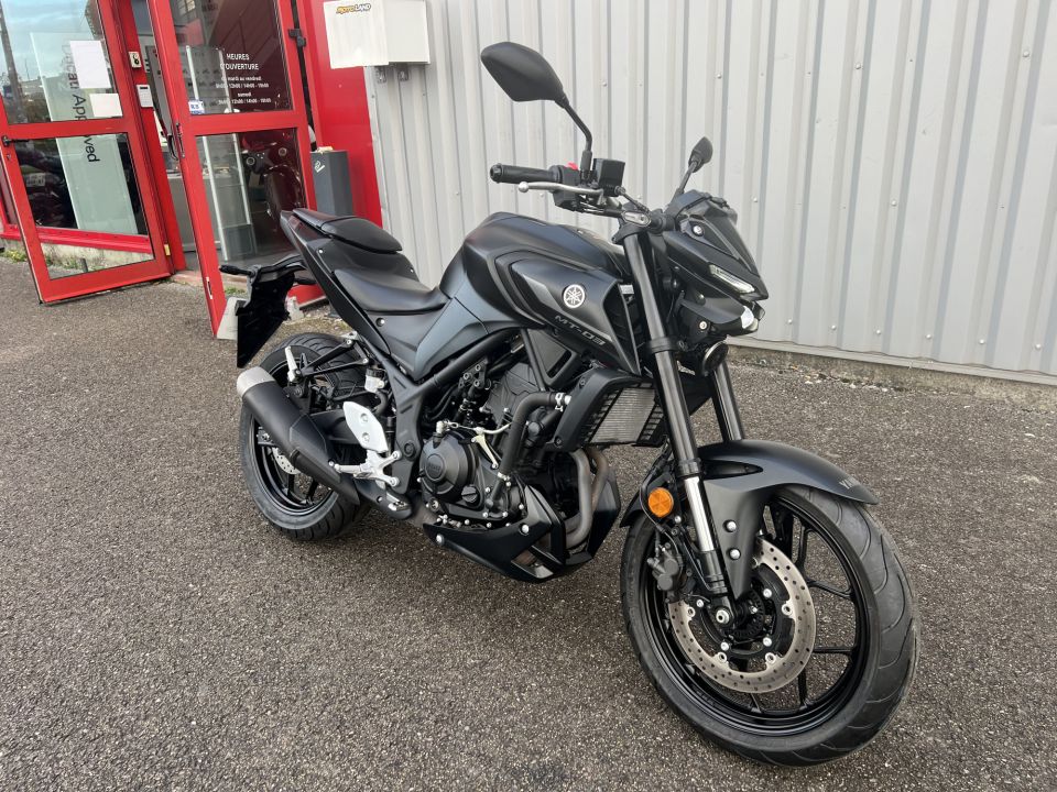 YAMAHA MT-03 4