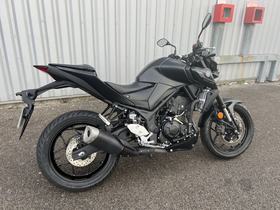 YAMAHA MT-03 4