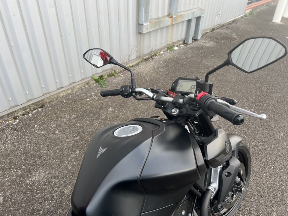 YAMAHA MT-03 4