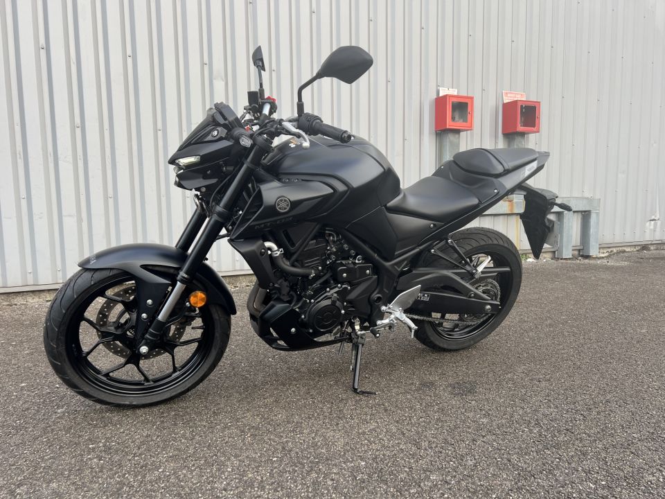 YAMAHA MT-03 4
