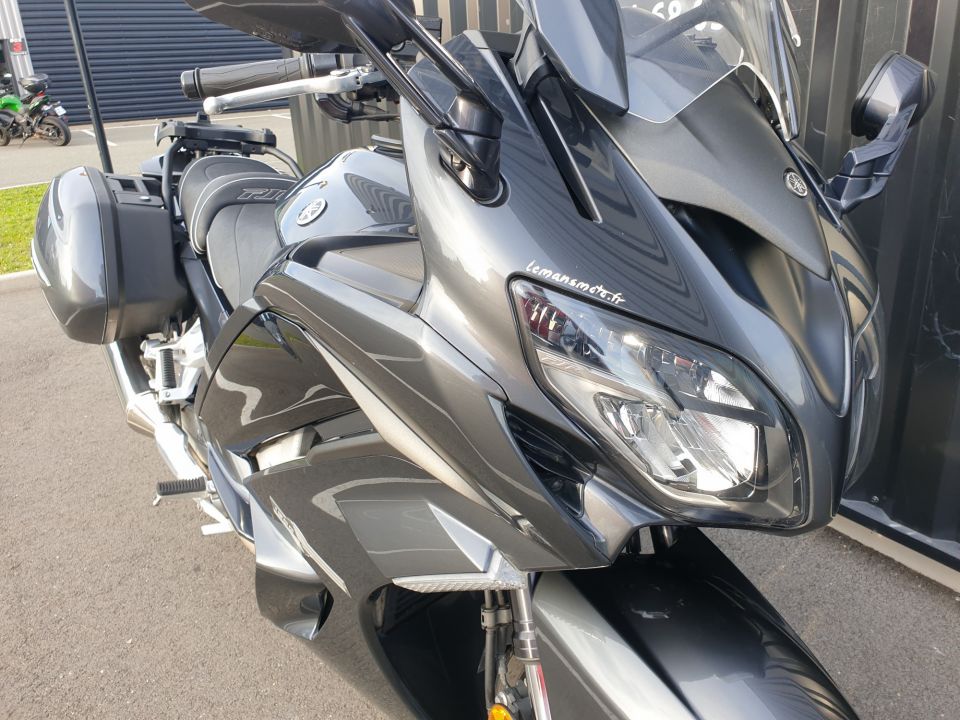 YAMAHA FJR 1300 AE 4