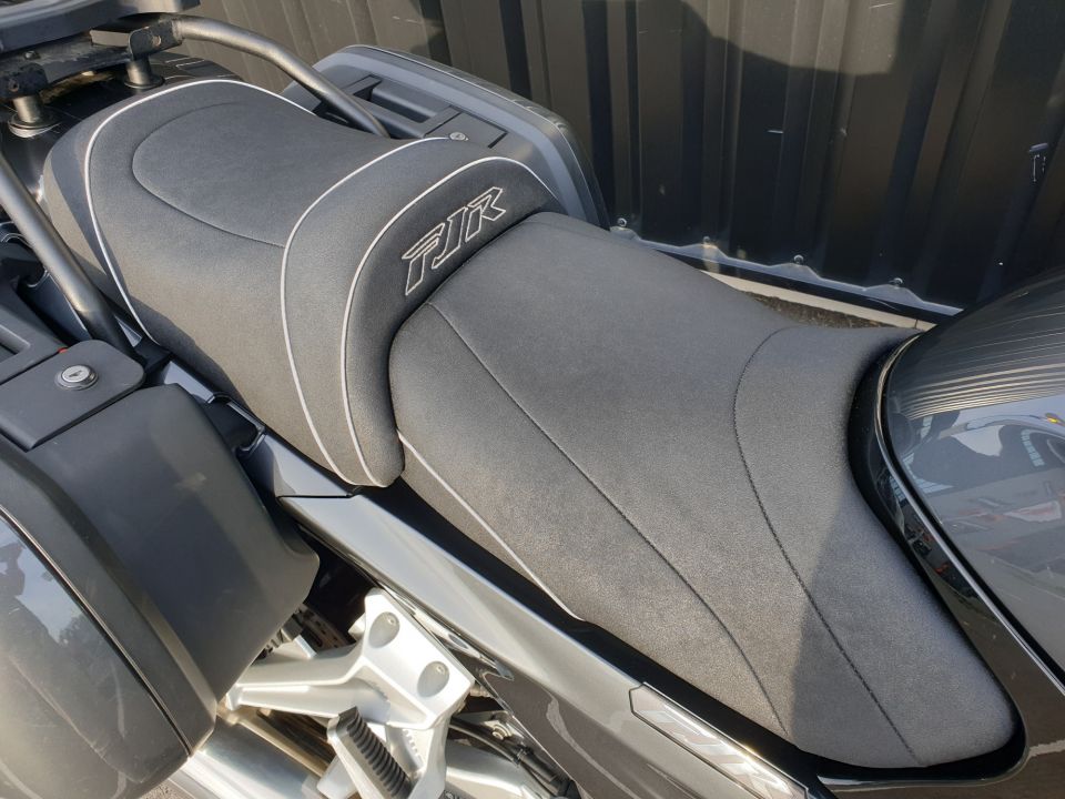 YAMAHA FJR 1300 AE 4