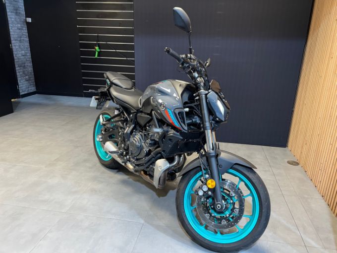 YAMAHA MT-07 4