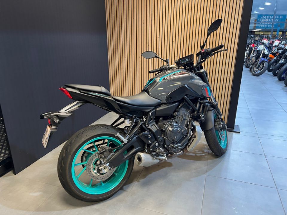 YAMAHA MT-07 4