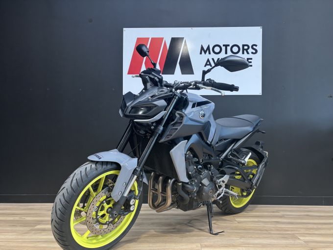YAMAHA MT-09 4