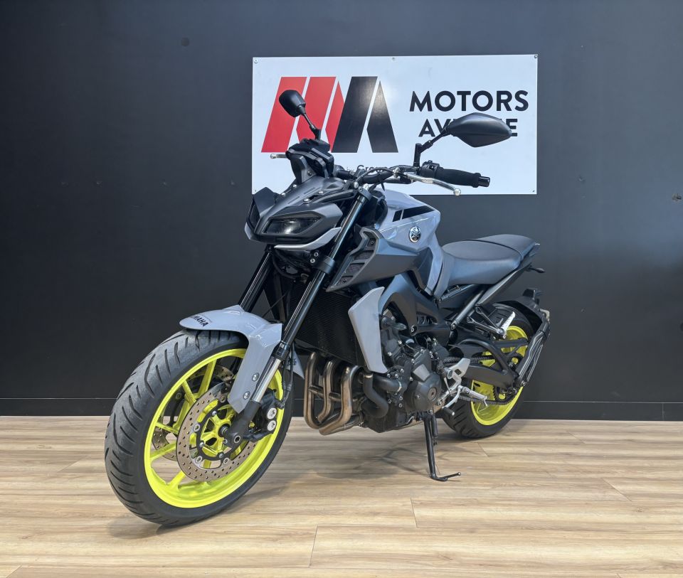 YAMAHA MT-09 4