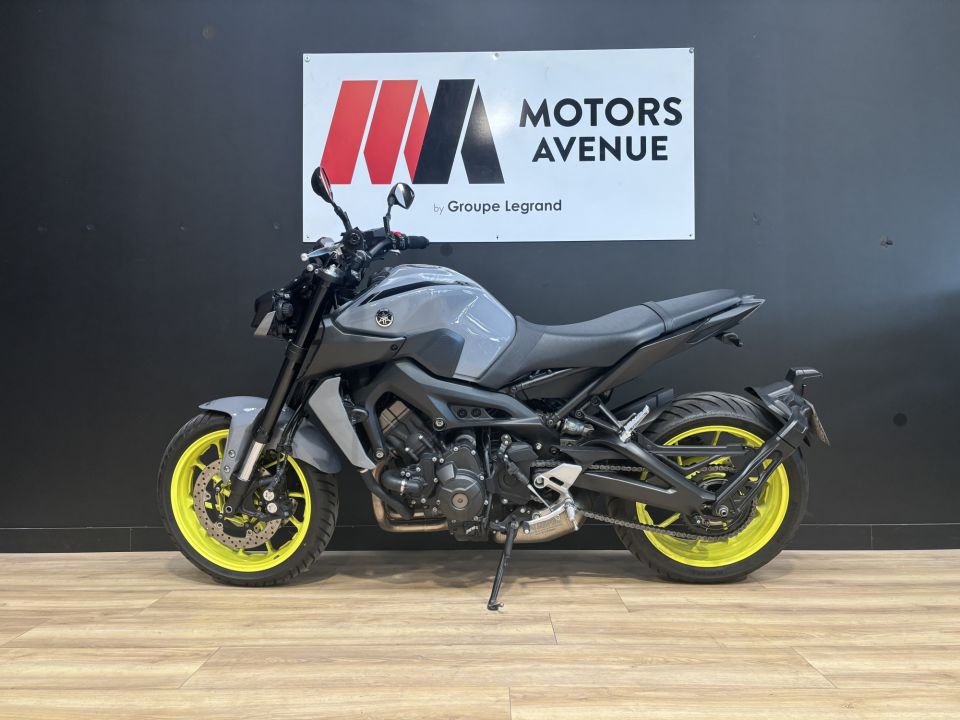 YAMAHA MT-09 4