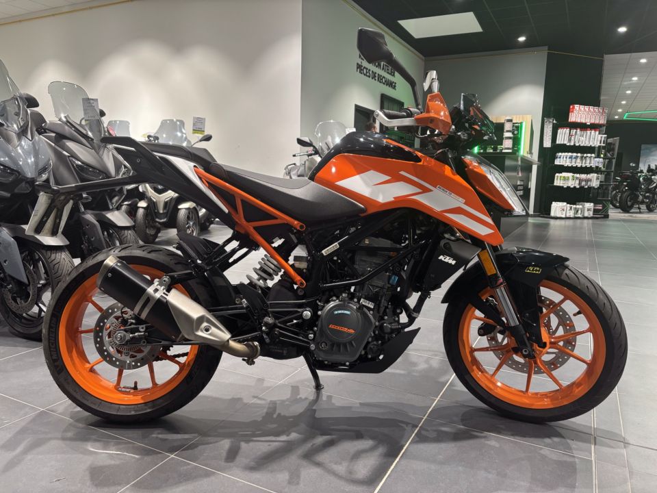 KTM 125 DUKE ABS 4
