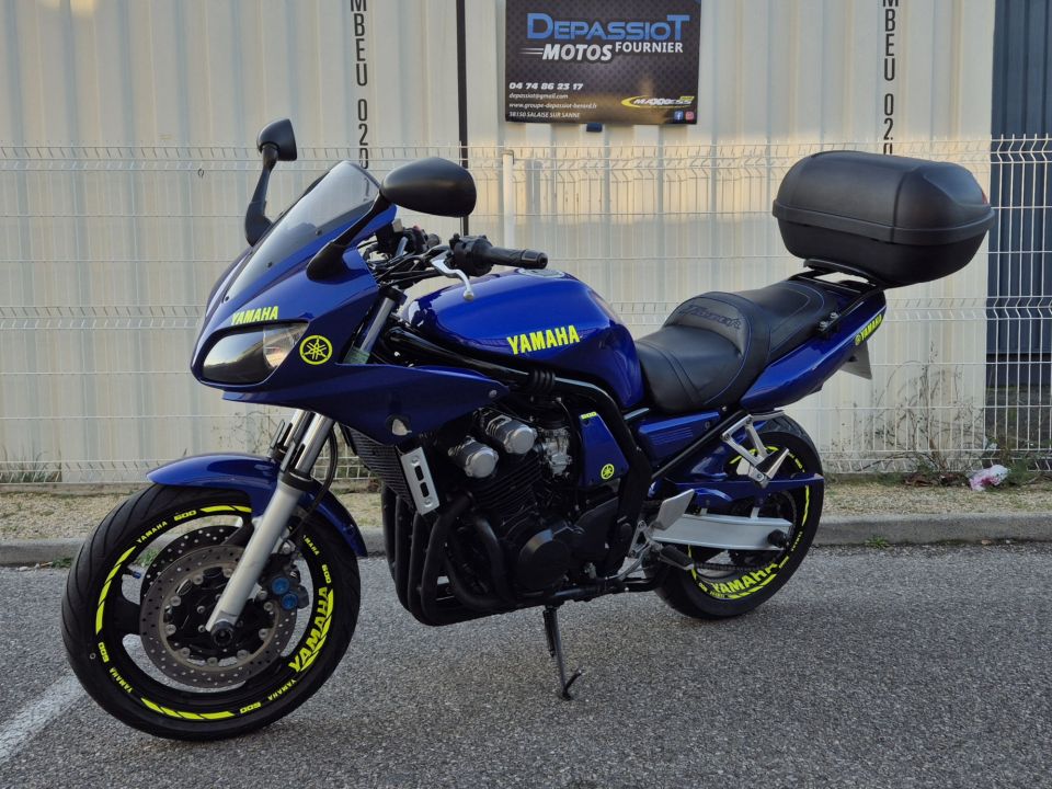 YAMAHA FZ6 600 FAZER 4