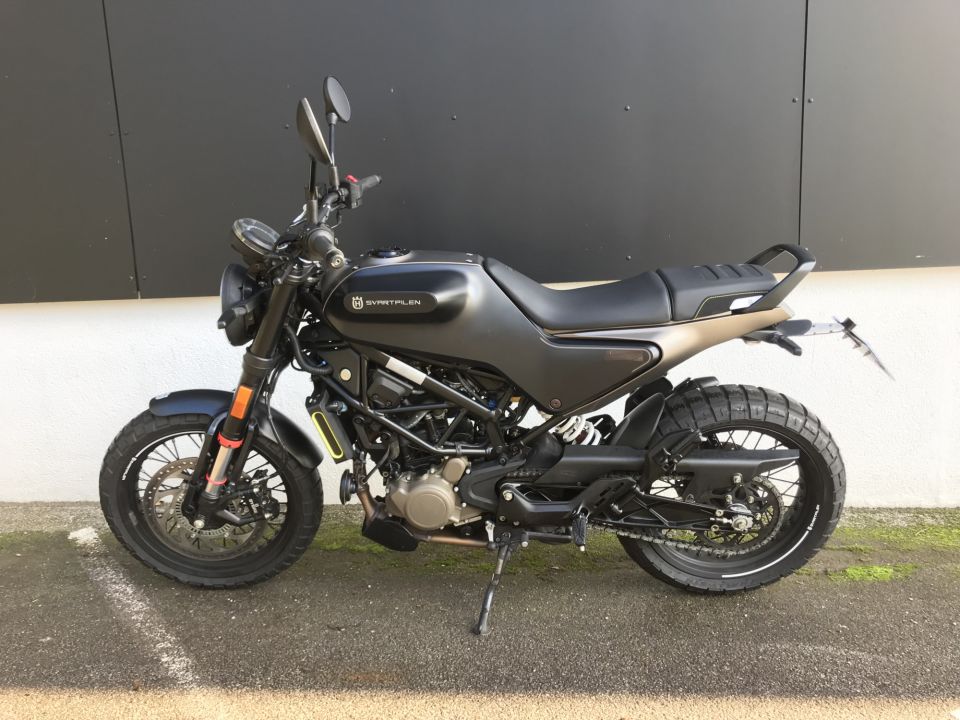 HUSQVARNA SVARTPILEN 125 ABS 4