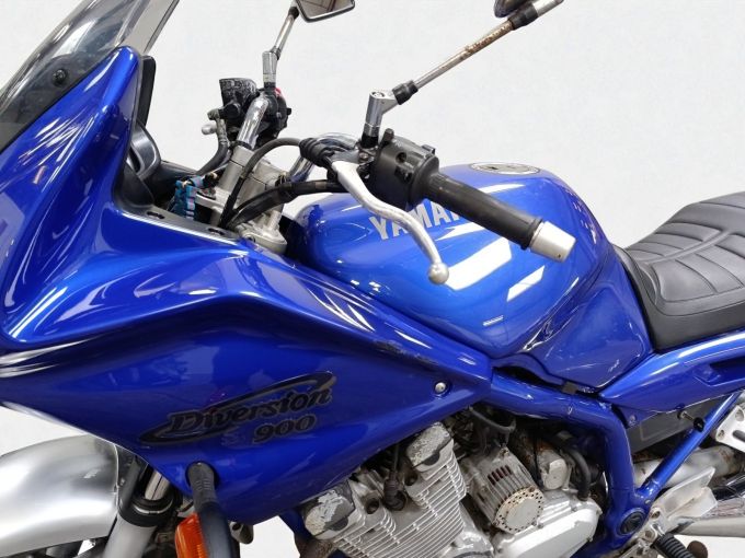 YAMAHA XJ 900 DIVERSION 4
