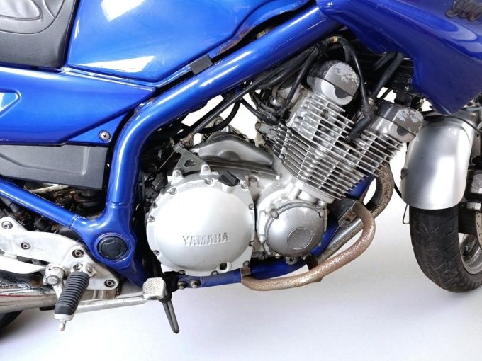YAMAHA XJ 900 DIVERSION 4