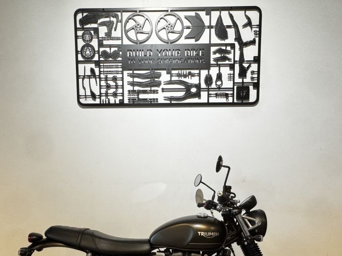 TRIUMPH SPEED TWIN 900 4