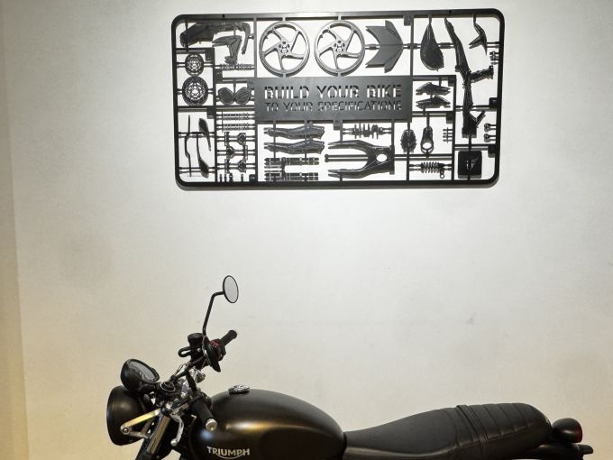 TRIUMPH SPEED TWIN 900 4