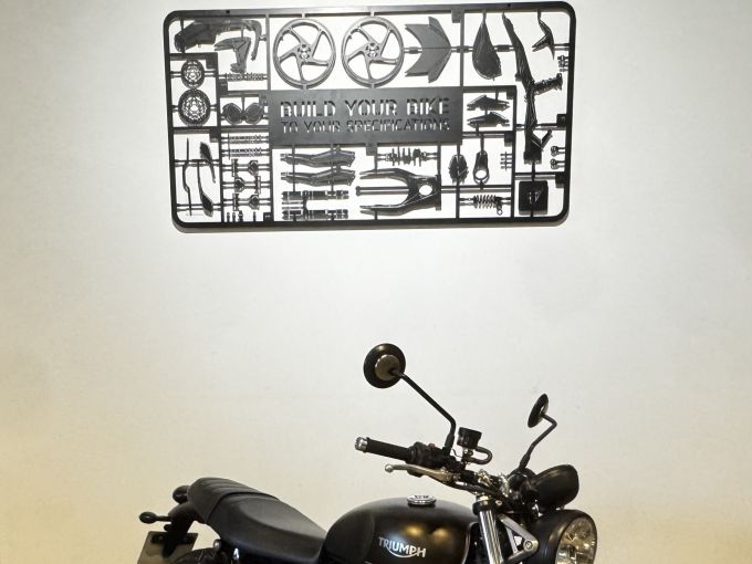 TRIUMPH SPEED TWIN 900 4