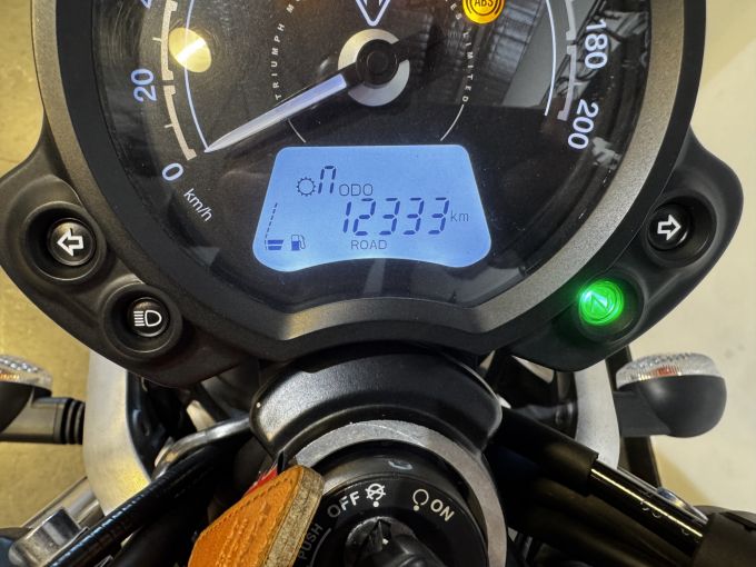TRIUMPH SPEED TWIN 900 4