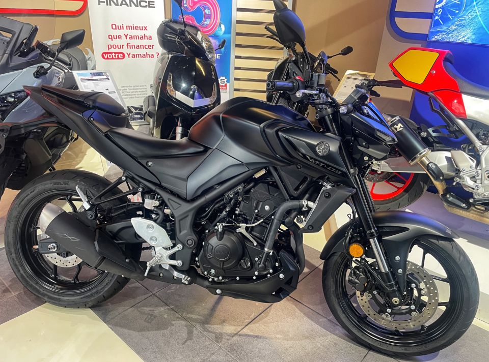 YAMAHA MT-03 4