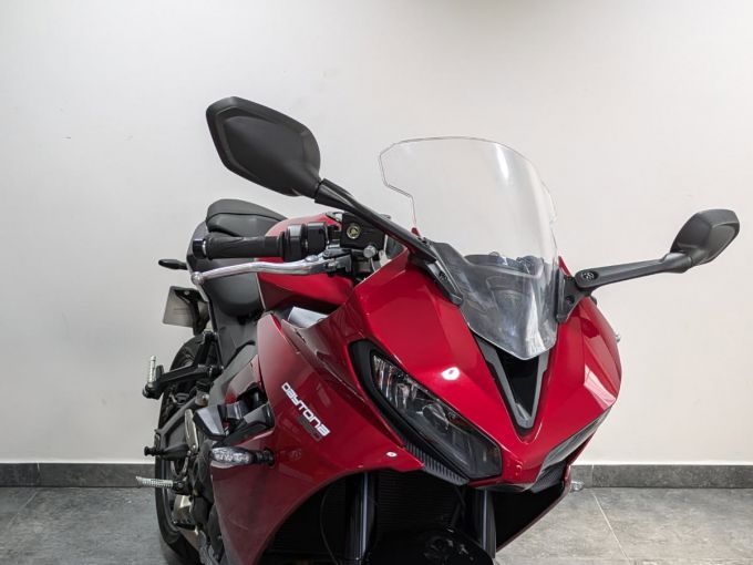 TRIUMPH 	DAYTONA 660 4