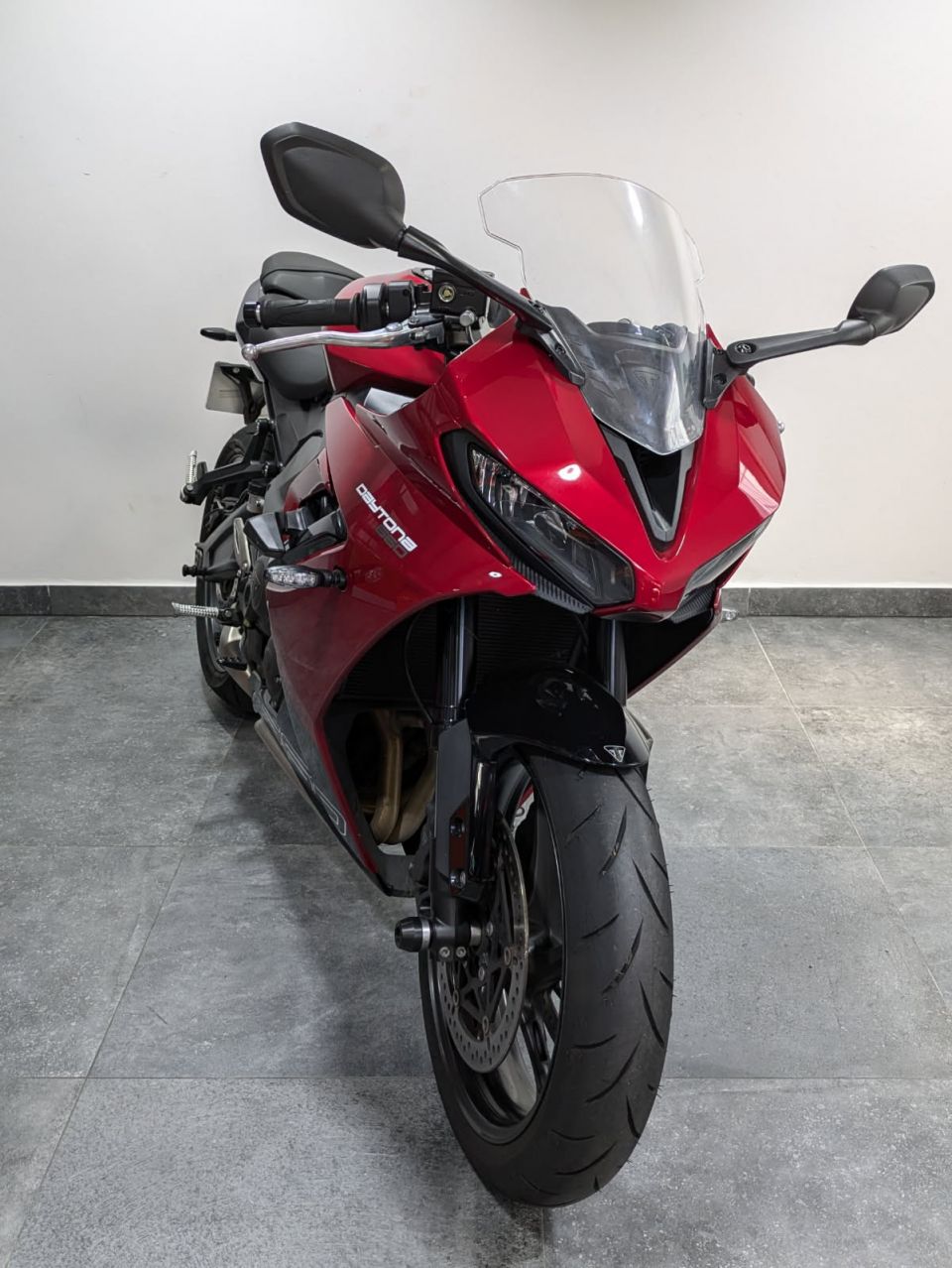 TRIUMPH 	DAYTONA 660 4