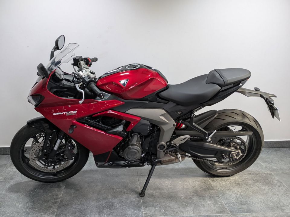 TRIUMPH 	DAYTONA 660 4