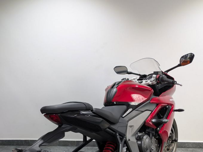 TRIUMPH 	DAYTONA 660 4