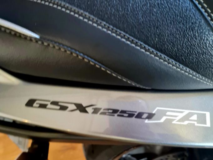 SUZUKI GSX 1250F 4