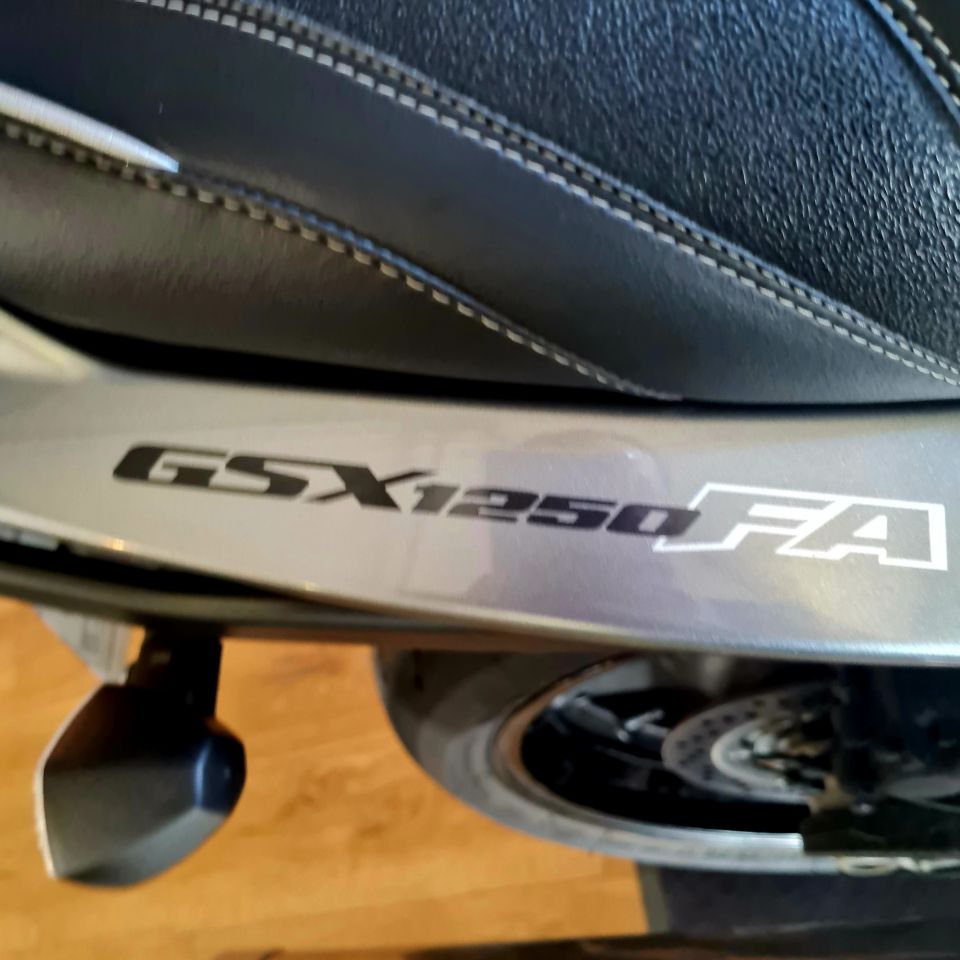 SUZUKI GSX 1250F 4