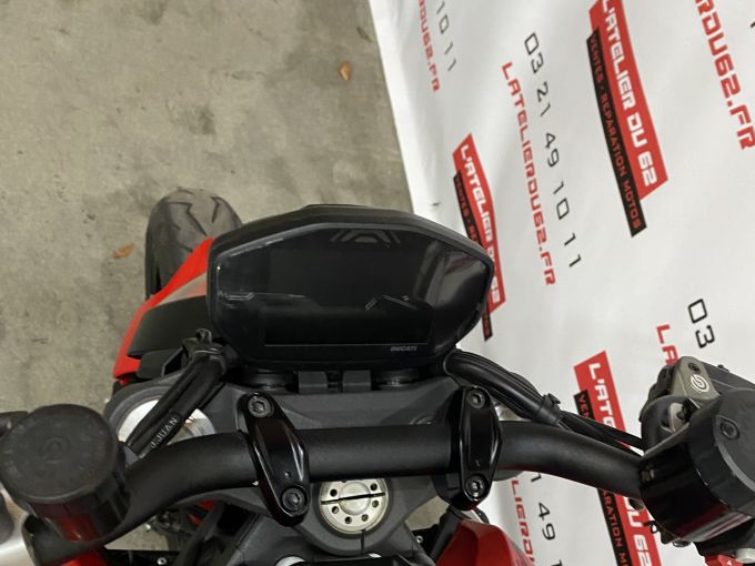 DUCATI MONSTER 937 4