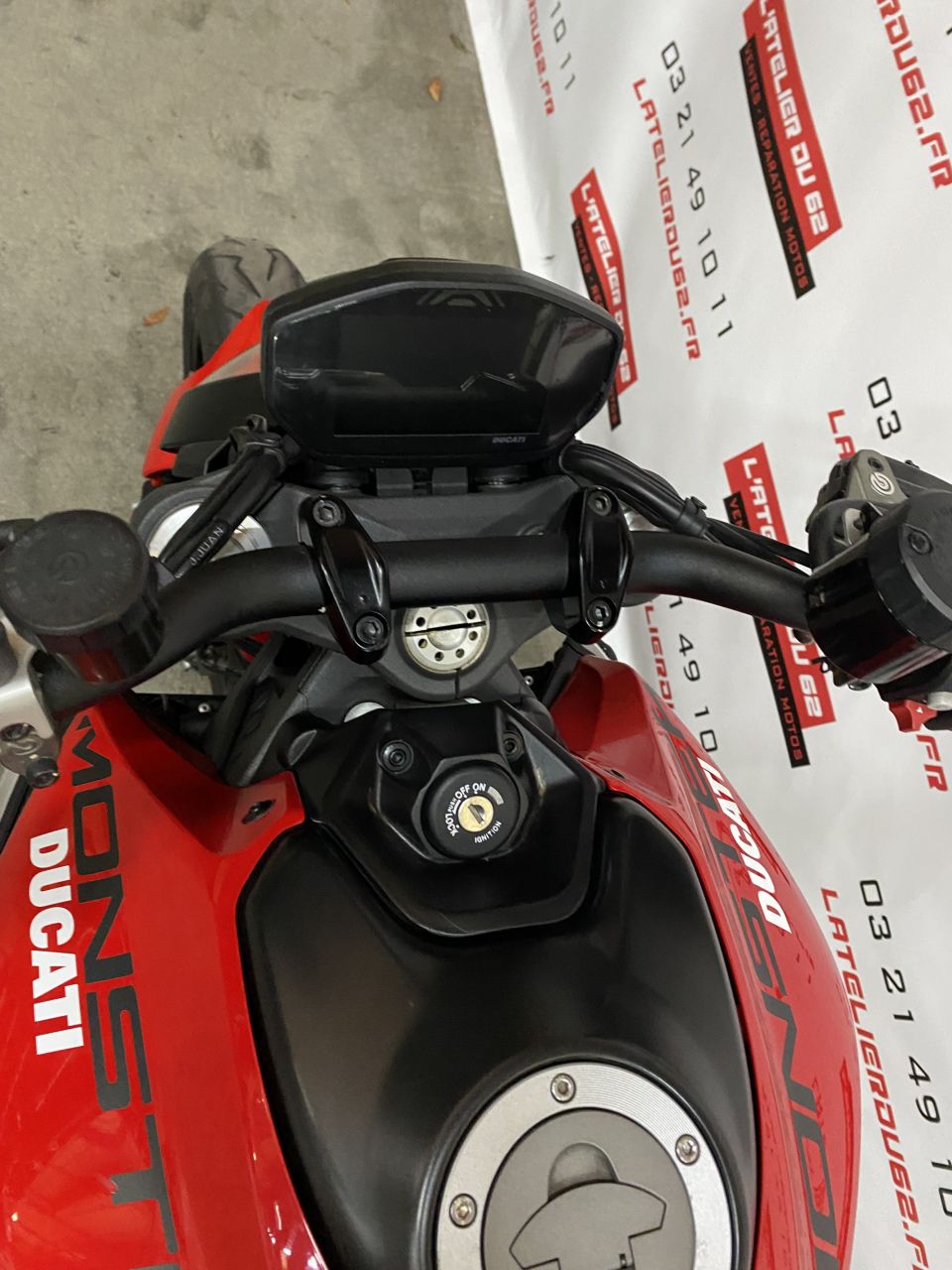 DUCATI MONSTER 937 4