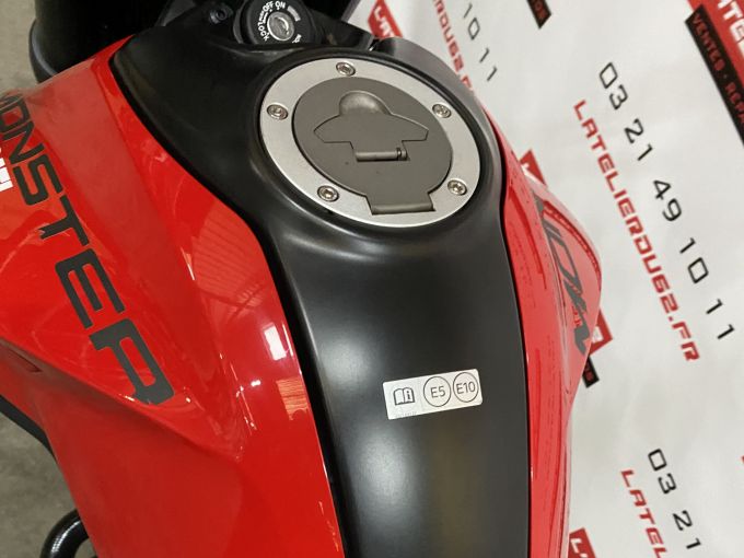 DUCATI MONSTER 937 4