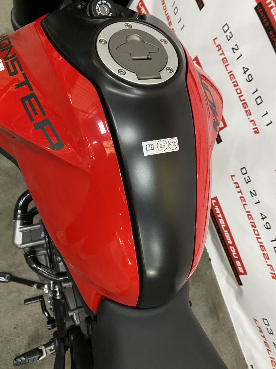 DUCATI MONSTER 937 4