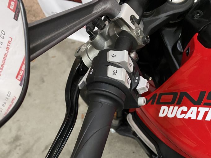 DUCATI MONSTER 937 4