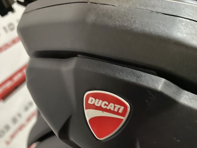 DUCATI MONSTER 937 4