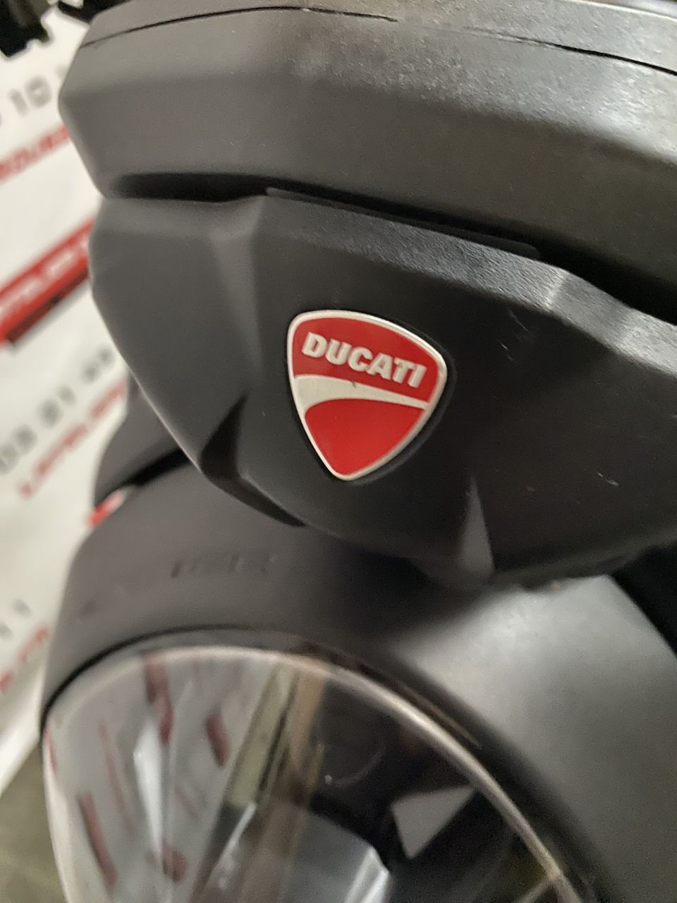 DUCATI MONSTER 937 4