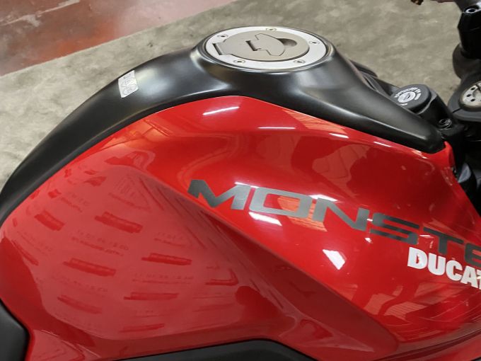 DUCATI MONSTER 937 4