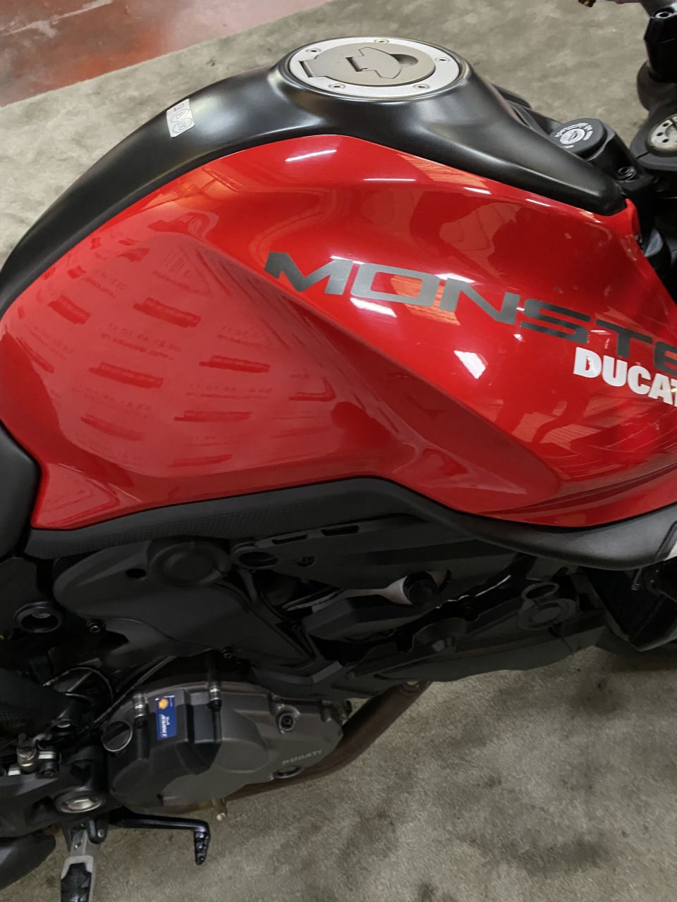 DUCATI MONSTER 937 4