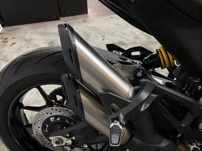 DUCATI MONSTER 937 4