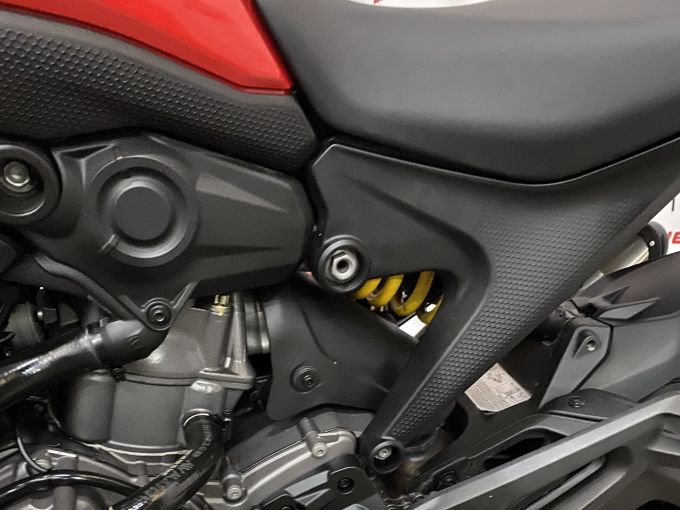 DUCATI MONSTER 937 4