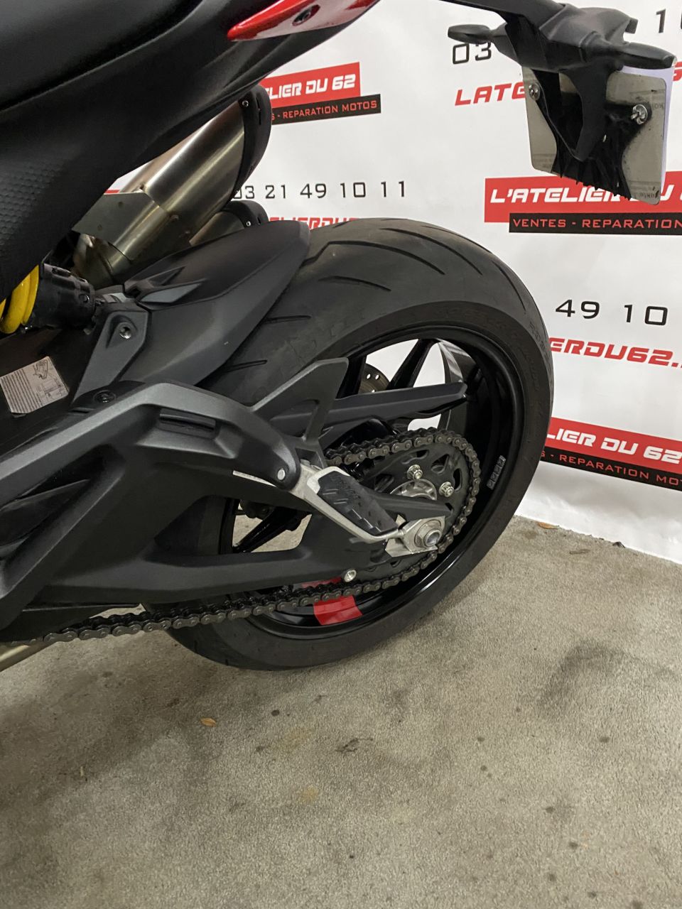 DUCATI MONSTER 937 4