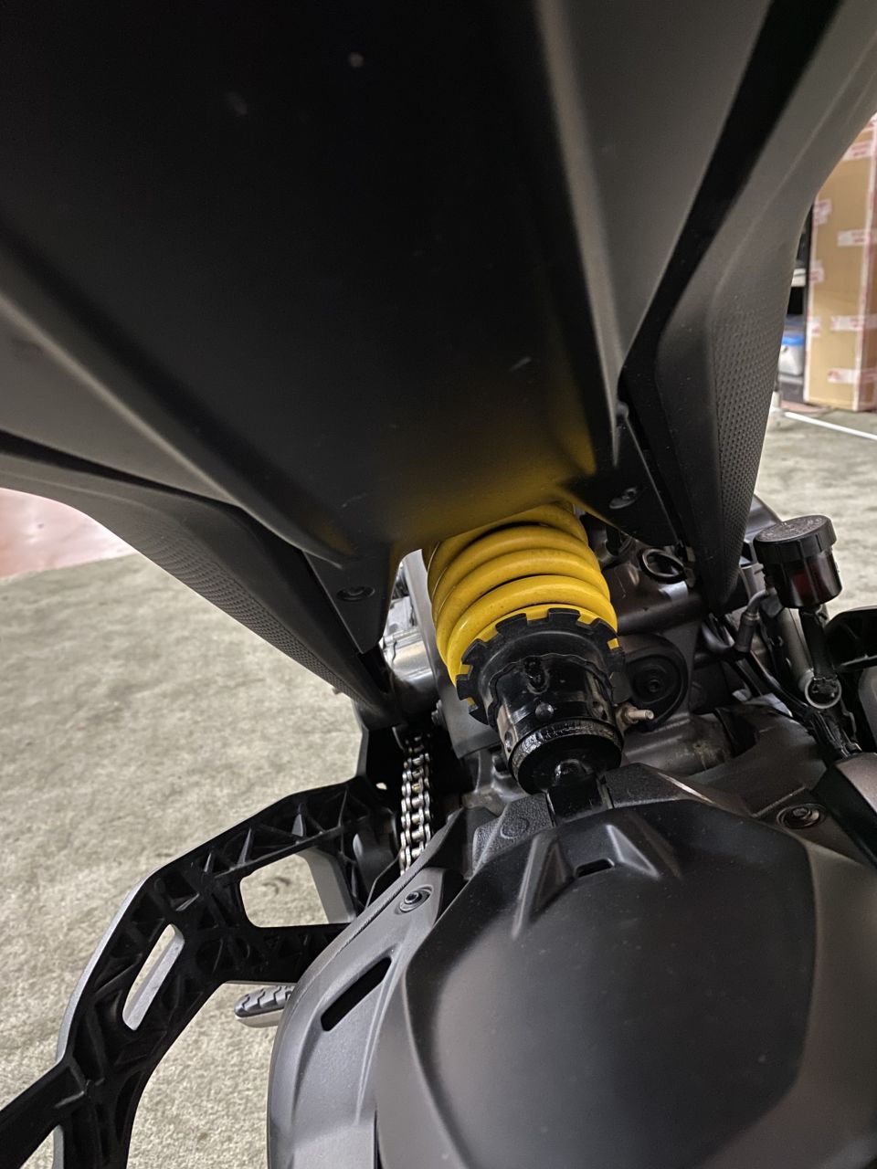 DUCATI MONSTER 937 4