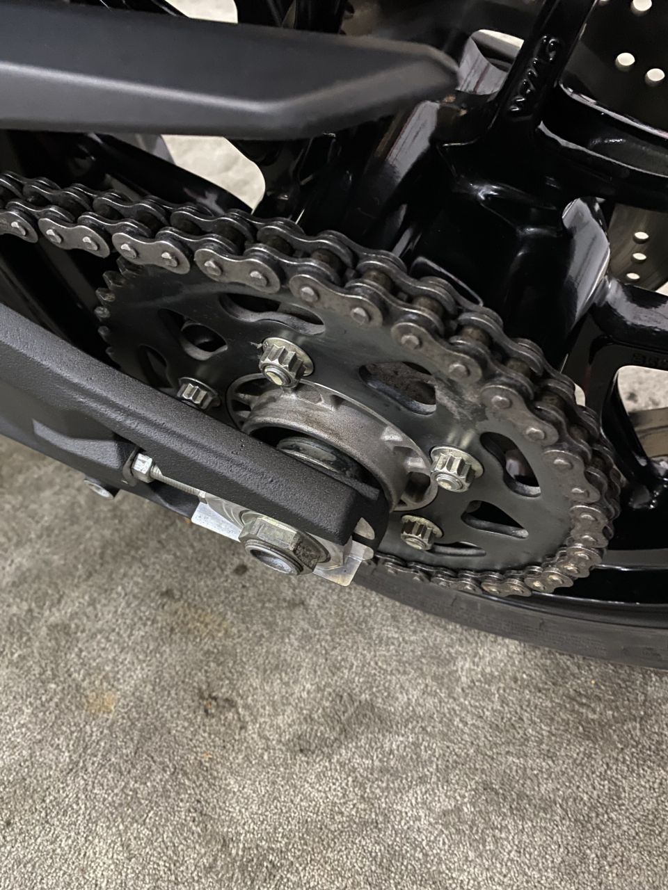 DUCATI MONSTER 937 4