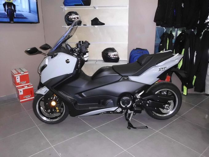 YAMAHA XP T-MAX 560 TECH MAX 4