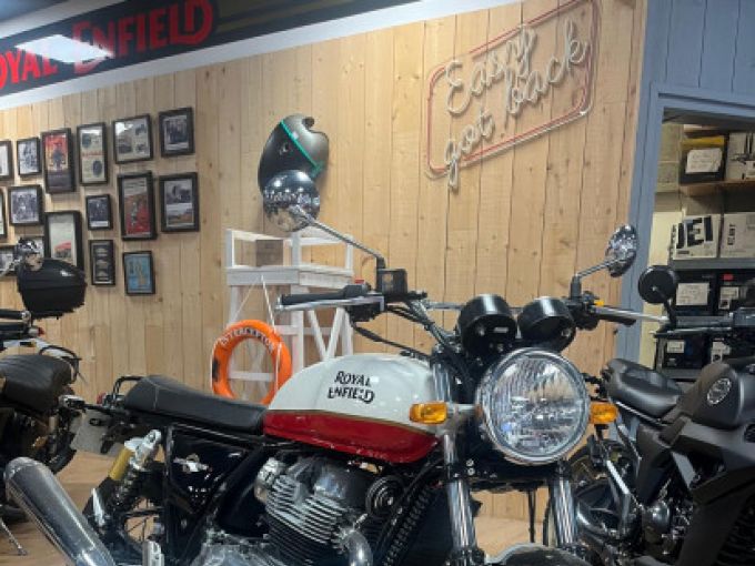 ROYAL ENFIELD Interceptor 650 4