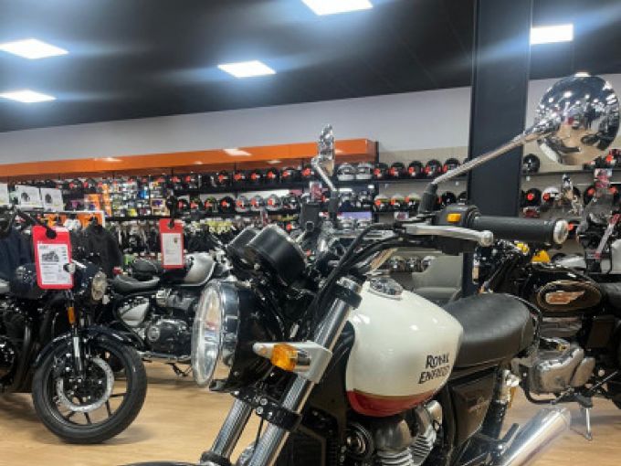 ROYAL ENFIELD Interceptor 650 4