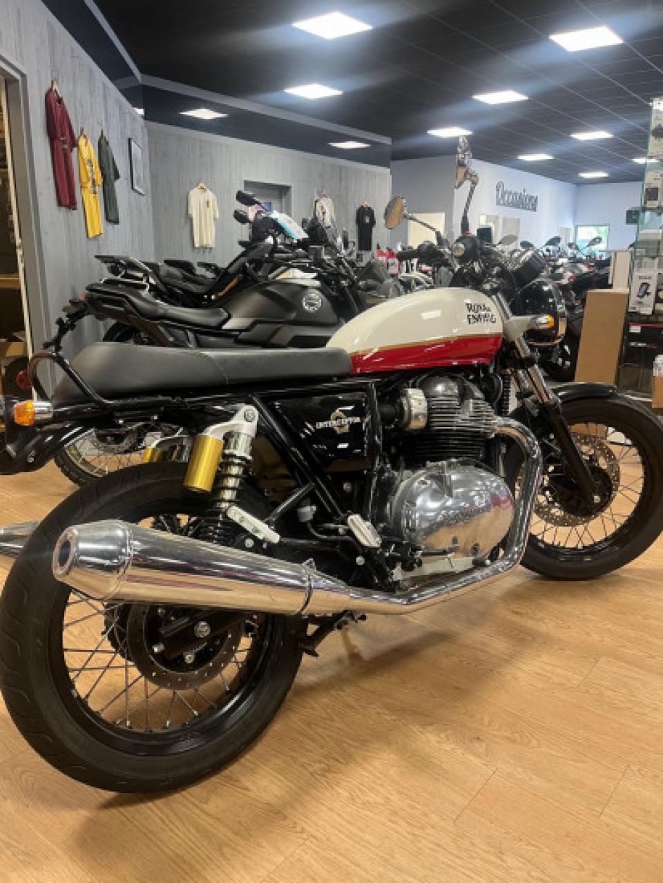 ROYAL ENFIELD Interceptor 650 4