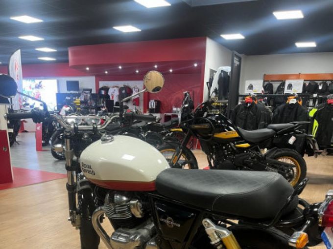 ROYAL ENFIELD Interceptor 650 4