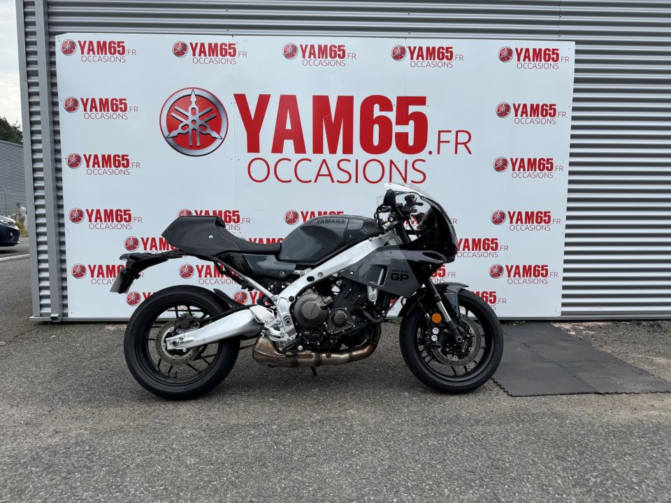YAMAHA XSR 900 GP 4