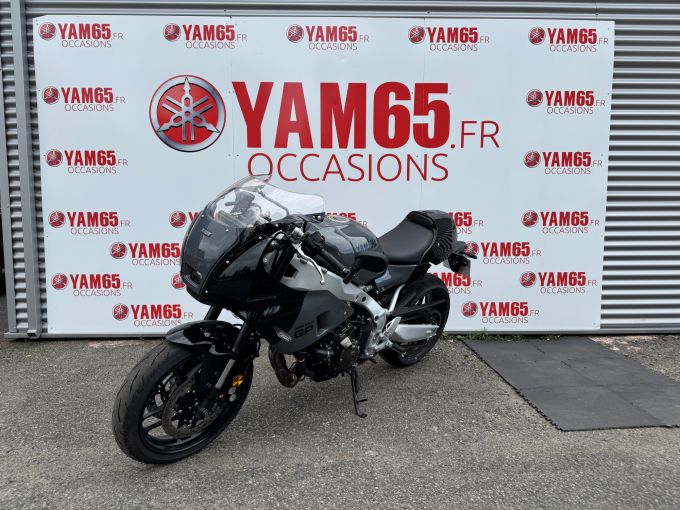 YAMAHA XSR 900 GP 4