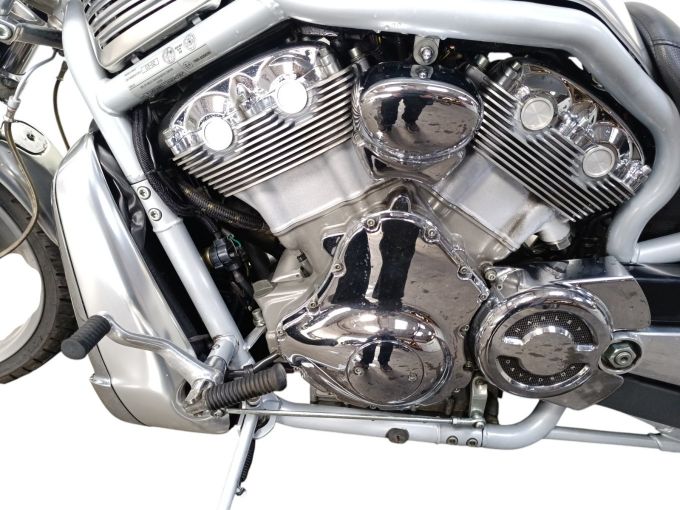 HARLEY-DAVIDSON V-ROD 1130 4